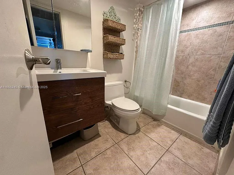 1000 Parkview Dr #627 — Photo 11