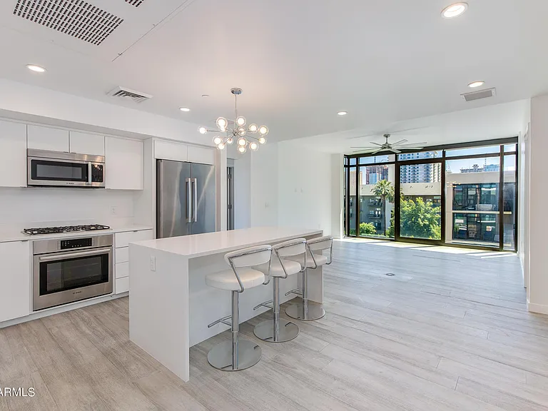 200 W Portland St #511 — Photo 1