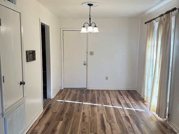 5th image of 542 Woodland Hills Pl