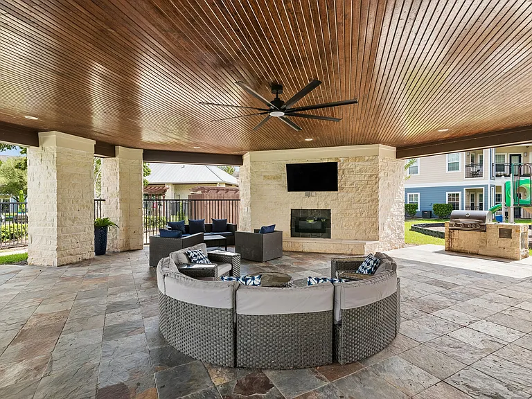 Residence at Lake Jackson — Photo 24