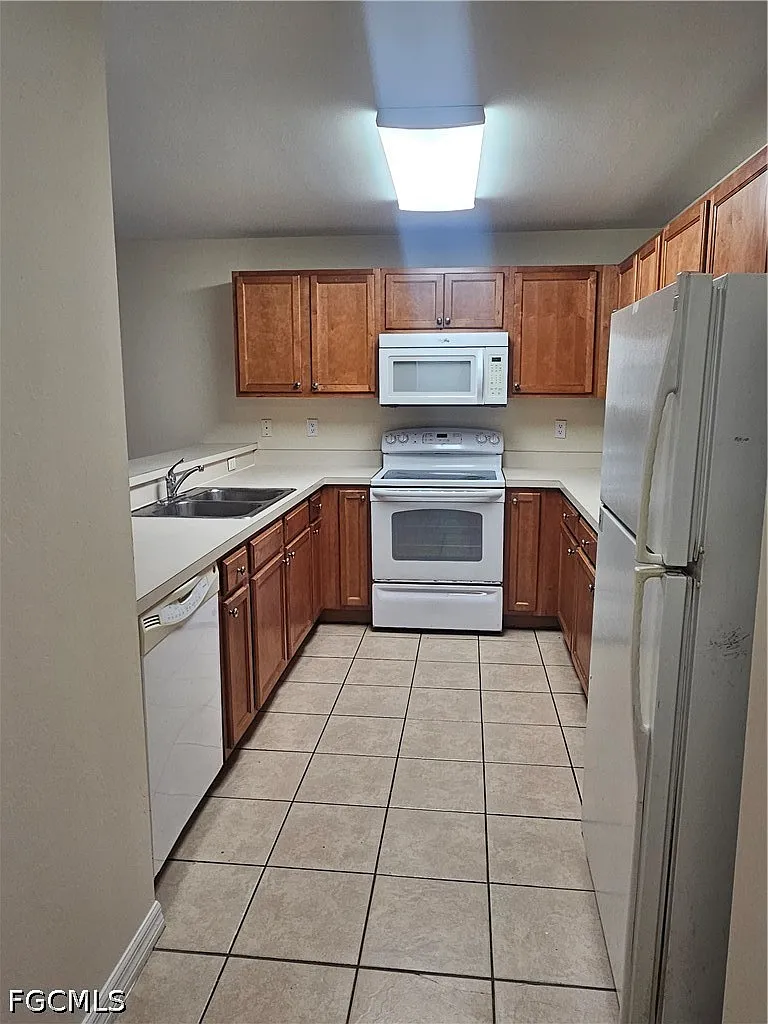 3 bed, 2.0 bath, 1175 sqft, $1,550 — Photo 3