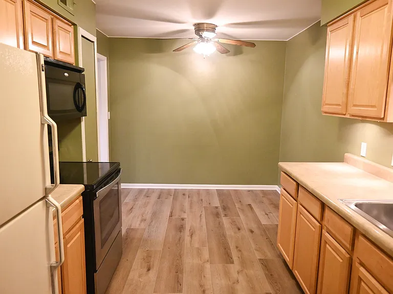 Full kitchen