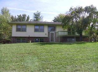 6835 SW Aylesbury Rd, Topeka, KS 66610