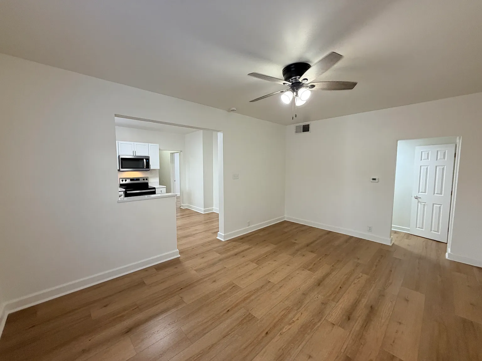 2 bed, 1000 sqft, $1,495 — Photo 4