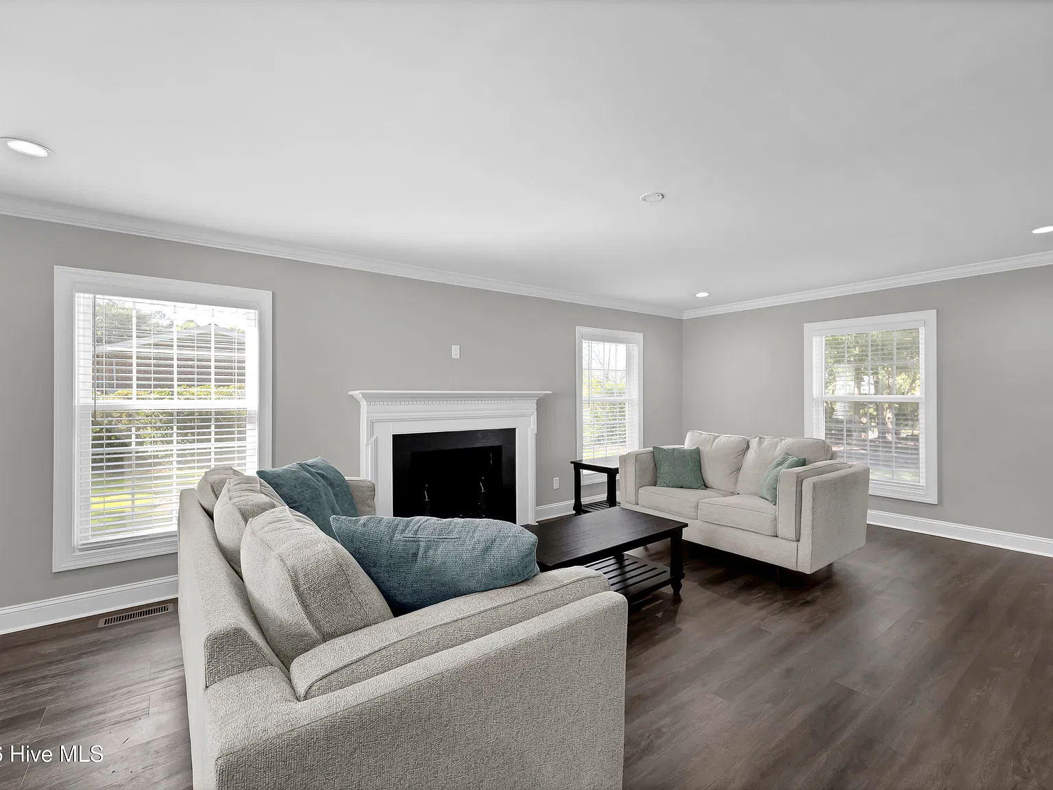 5 bed, 3.5 bath, $4,250 — Photo 4