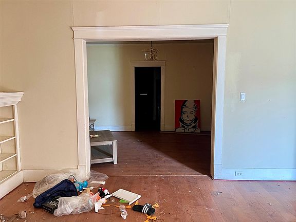 5th image of 508 W Main St