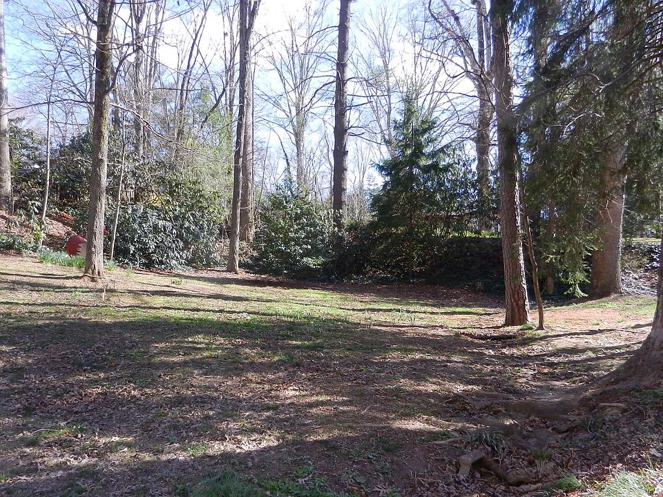 2nd image of 10 Huntington Rd