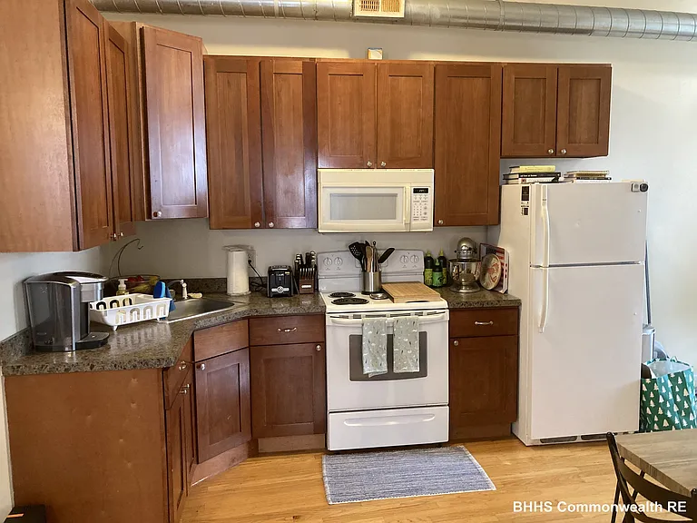 205 Highland Ave #B — Photo 1