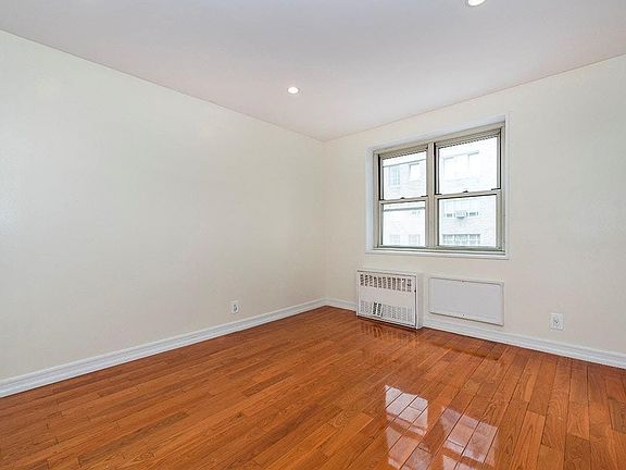 5th image of 5 W 91st St APT 5A