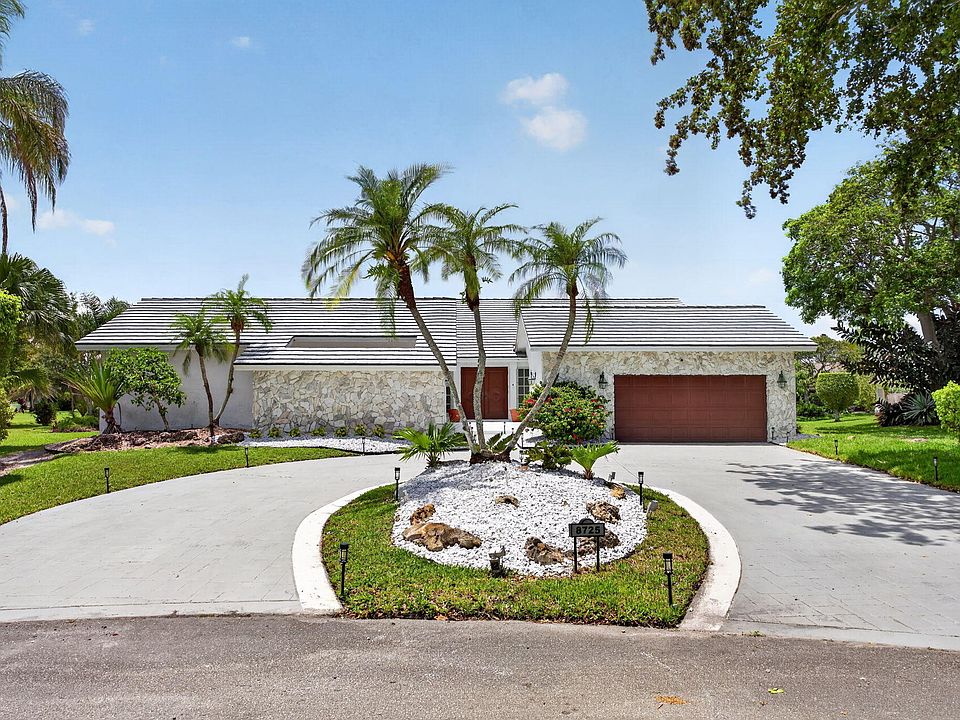 1st image of 8725 Banyan Court