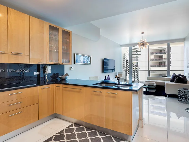 6799 Collins Ave #507 — Photo 7