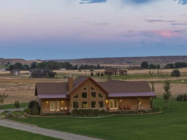 17 Patriot Dr, Cody, WY 82414