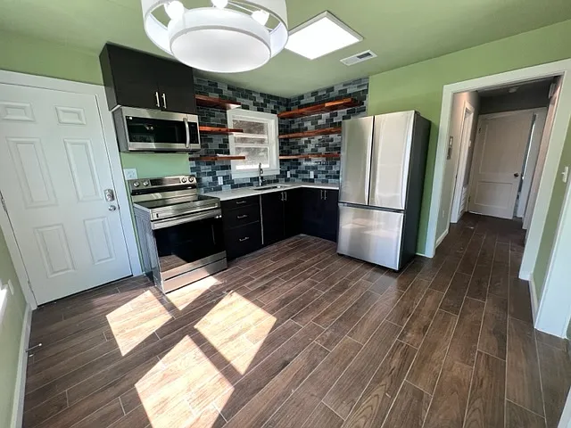 6815 FM 2673 — Photo 8
