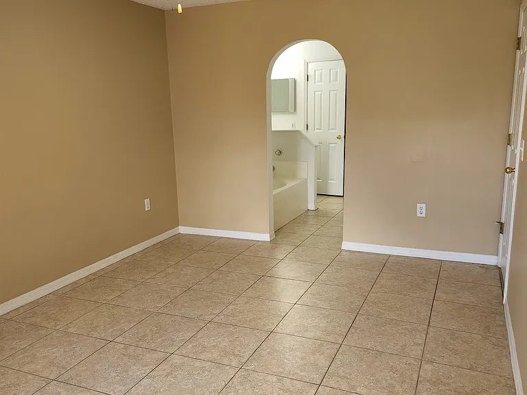 4100 Mendenwood Ln — Photo 8
