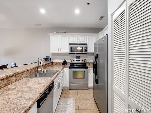 3rd image of 138 Oak Harbor Dr Unit 2D