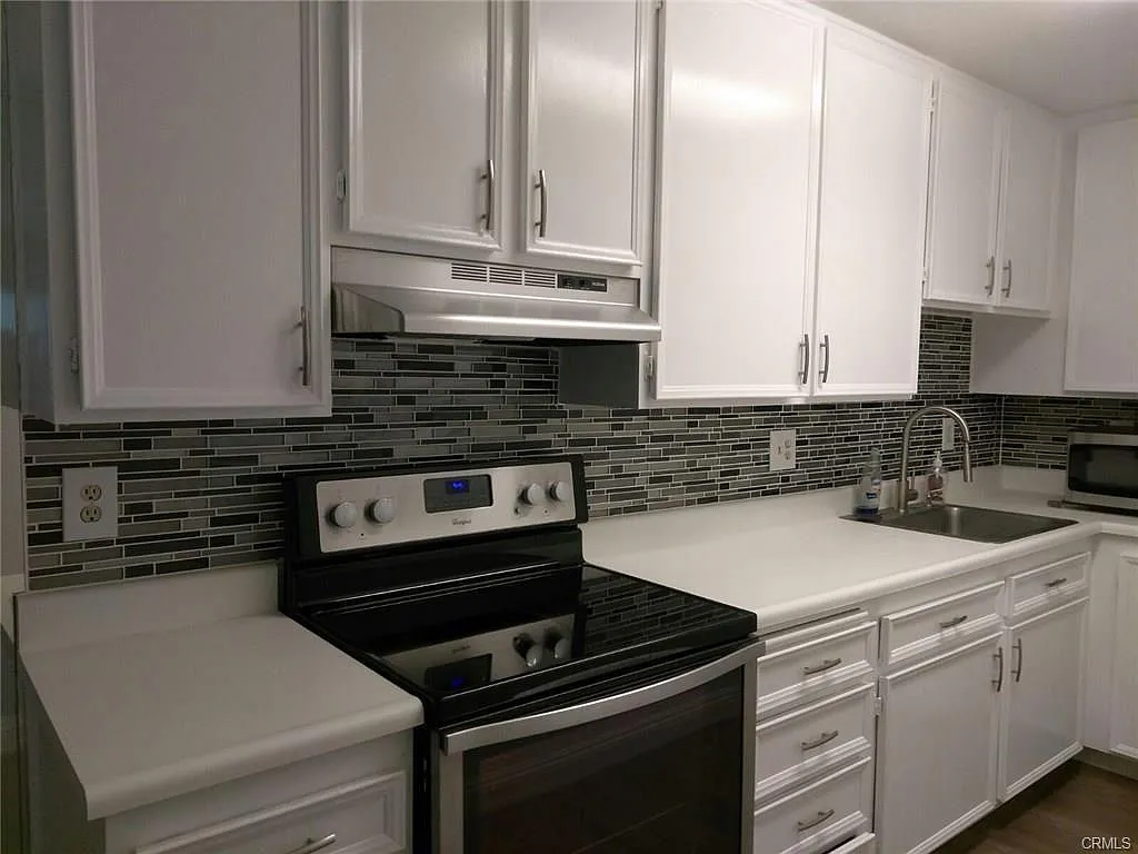 2812 N Auburn Ct — Photo 4