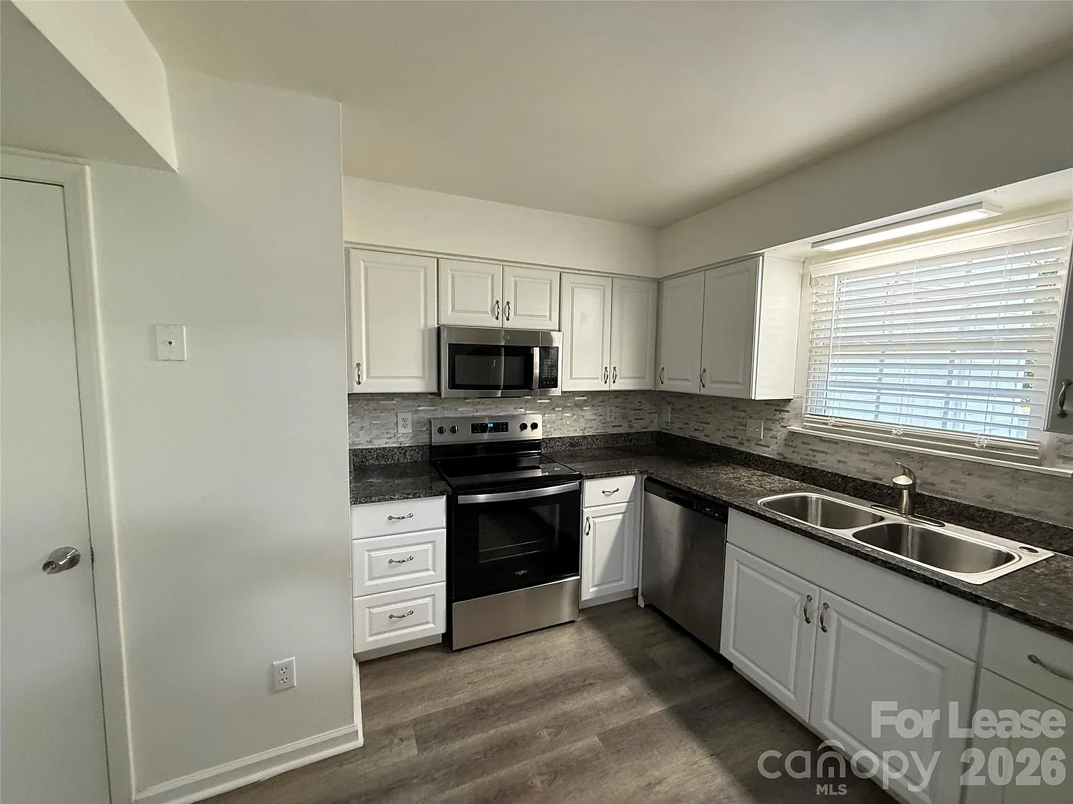 3 bed, 2.5 bath, 1176 sqft, $1,950 — Photo 1