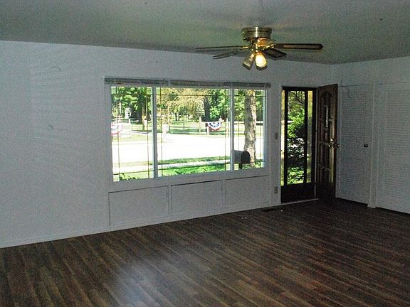 4th image of 303 W Tilden Dr