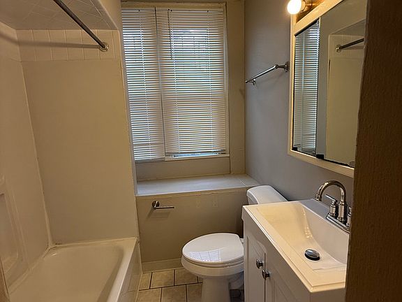 5th image of 636 Maryland Ave APT 1