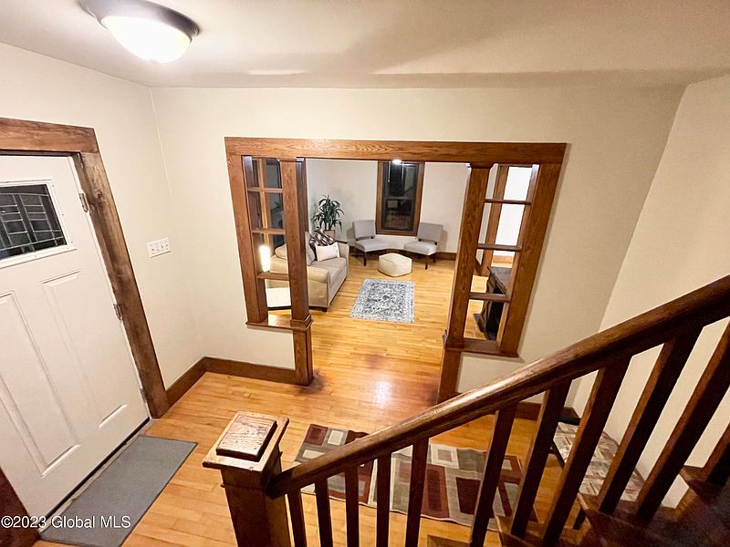 4th image of 31 Lexington Avenue