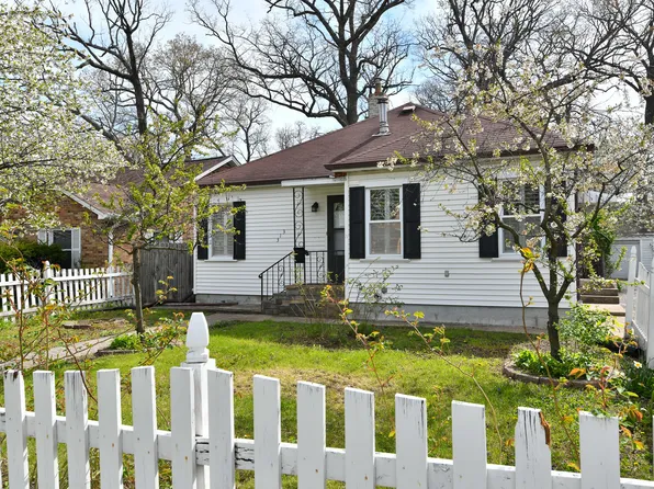 313 N Jackson St, Waukegan, IL 60085