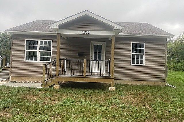 1st image of 1512 Moss St