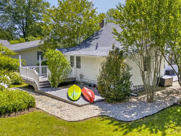 526 James Ave, Tracys Landing, MD 20779