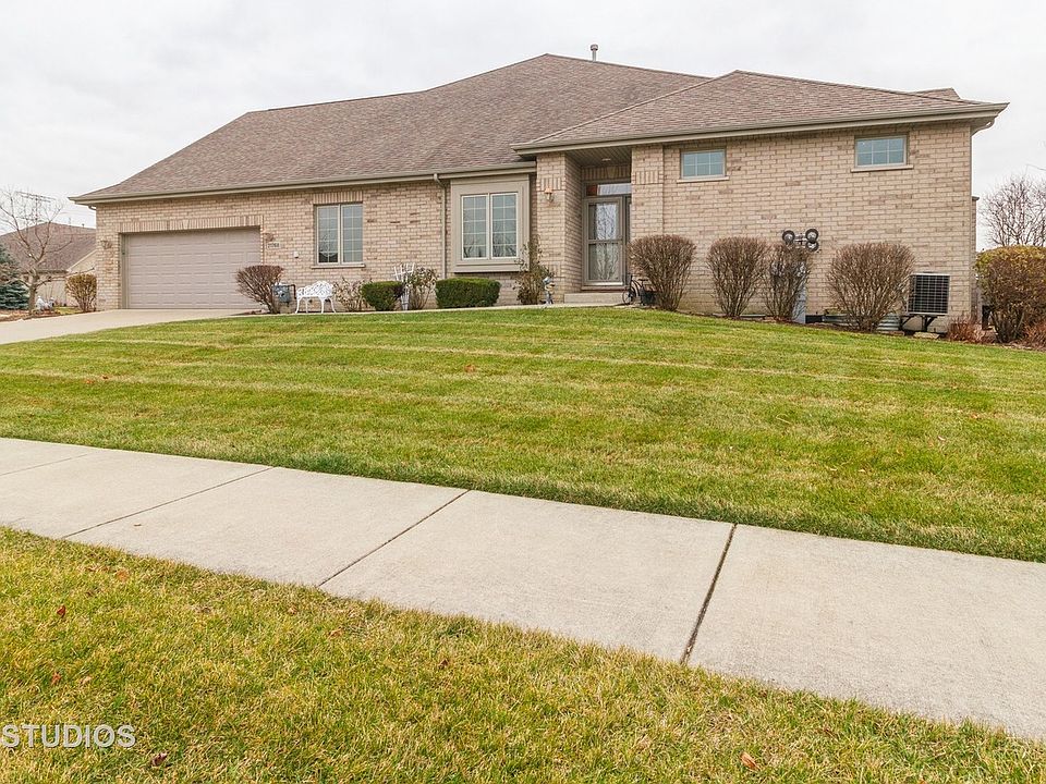1st image of 21768 London Bridge Dr