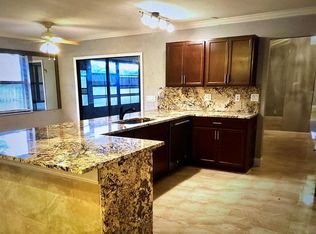 101 Ponce De Leon St, Royal Palm Beach, FL 33411