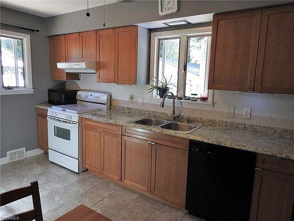 5th image of 6395 Grosse Dr
