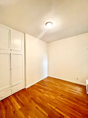 Rented by Pear NYC LLC | media 52