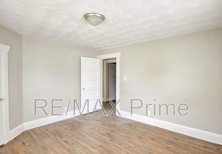 1135 Jackson Ave #1 — Photo 3