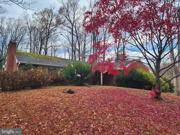 5100 Summit Dr, Fairfax, VA 22030