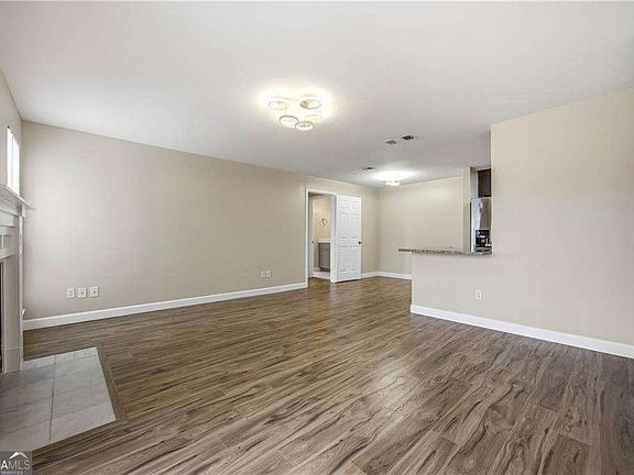 4th image of 120 Granville Ct