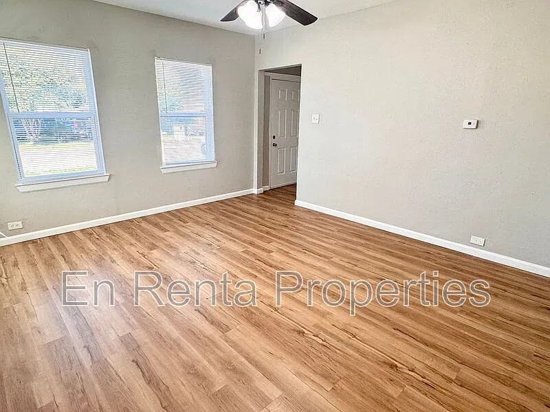 3 bed, 1.0 bath, 1010 sqft, $1,595 — Photo 4