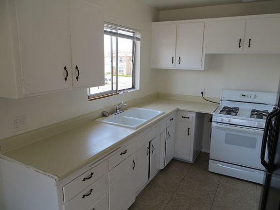 4th image of 8744 Hurlbut St