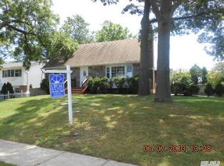 96 Sterling Pl, Amityville, NY 11701