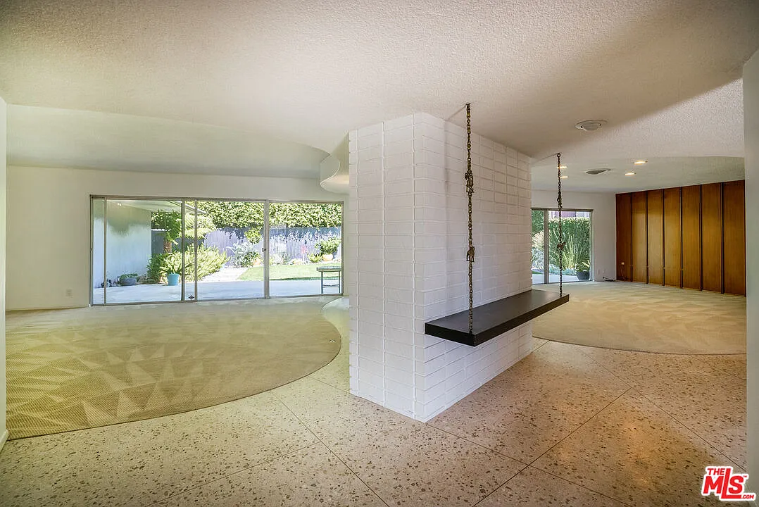 4 bed, 3.0 bath, 2919 sqft, $7,210 — Photo 2