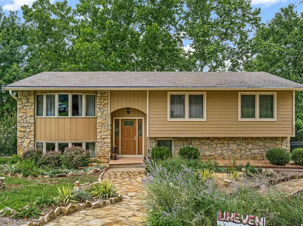 1621 Saint Andrews Dr, Lawrence, KS 66047