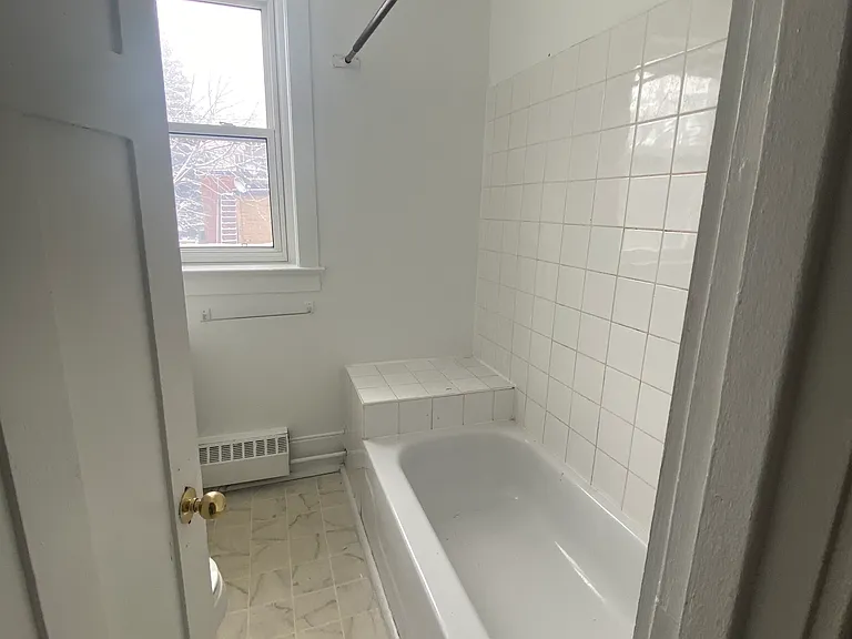 351 Elgin St #B — Photo 8