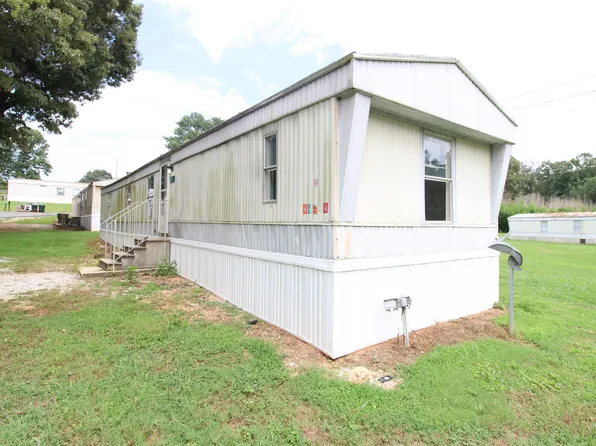 65 Cameron Cir, Muscle Shoals, AL 35661