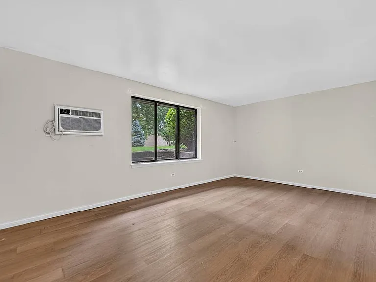 450 Perrie Dr #101 — Photo 2