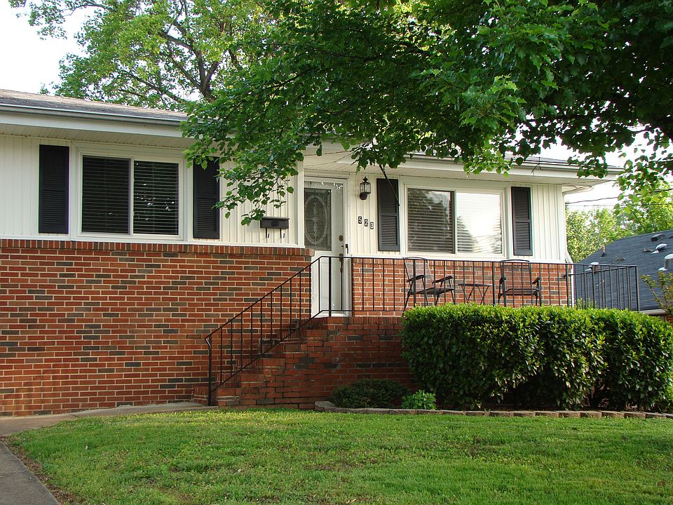 Convenient to Riverview, North Shore, Downtown
