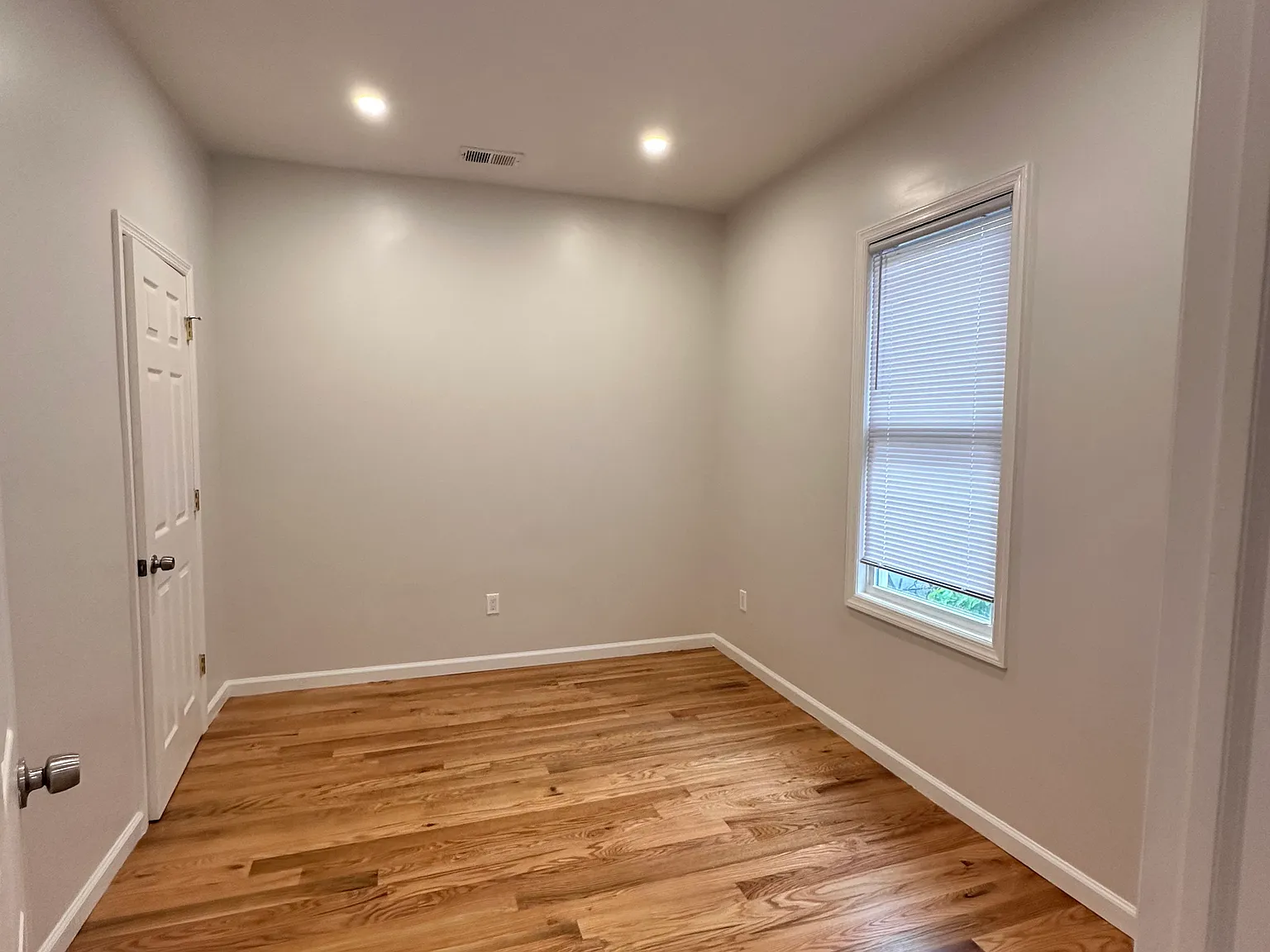 3 bed, 1000 sqft, $2,900 — Photo 4