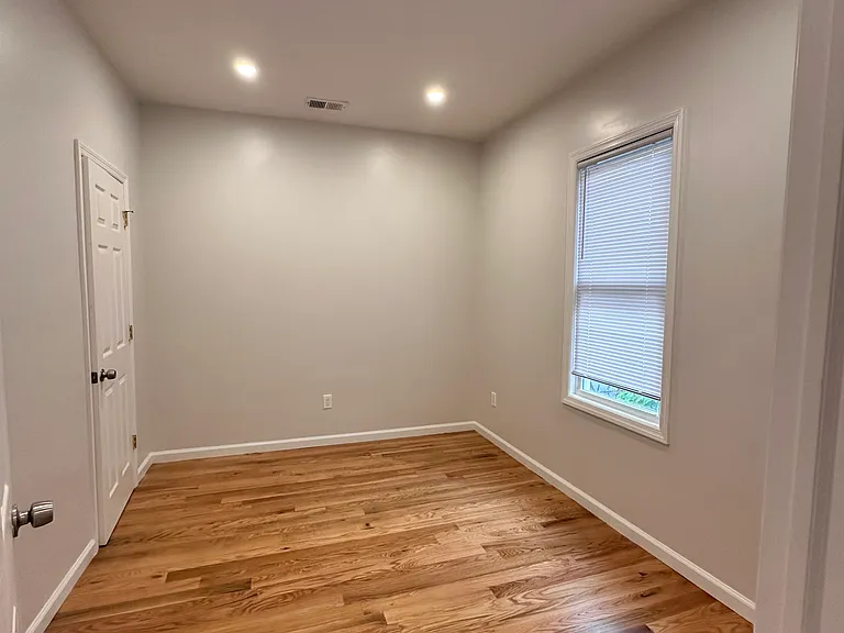 1300 Lincoln St — Photo 4