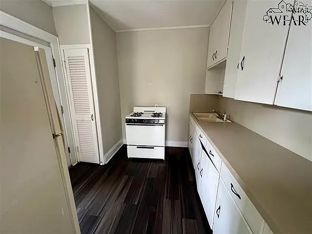 908 Denver St — Photo 6