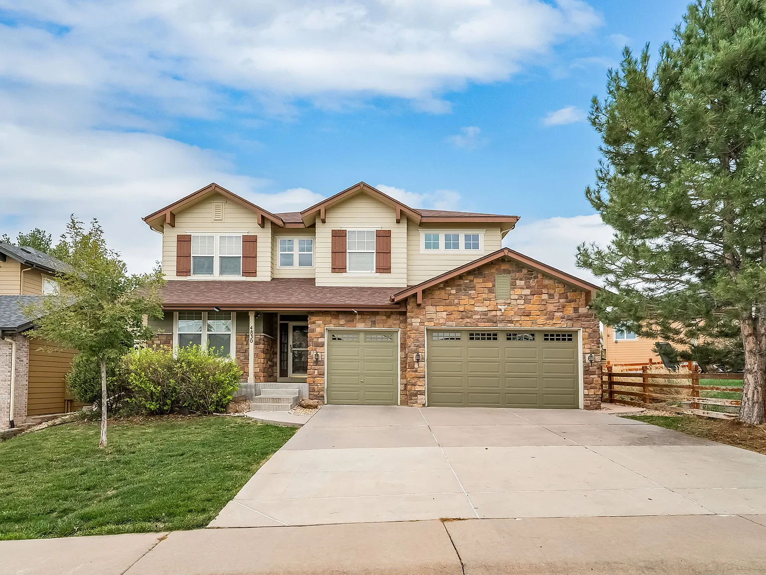 5 bed, 4074 sqft, $4,900 — Photo 1