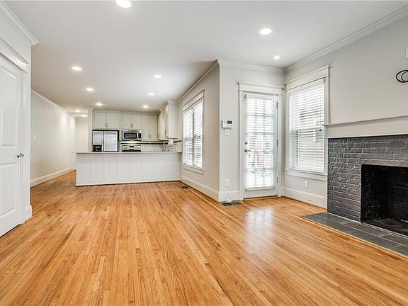5th image of 306 S Windomere Ave #101