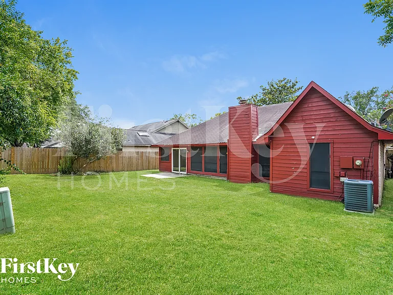 1055 Margate Dr — Photo 18