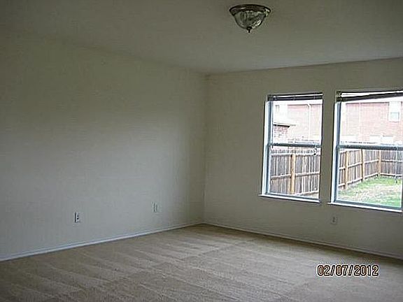 4th image of 328 Highland Glen Dr
